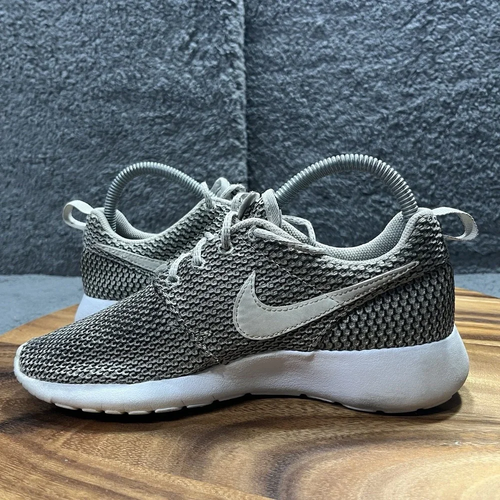 Nike Roshe 599728-041 Light Bone Cobble Stone Shoes Women's Size 6.5 Kids‎ 5Y